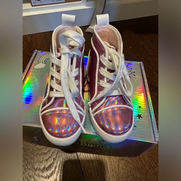 NWOT LOLA + THE BOYS HOLOGRAM IRIDESCENT SNEAKERS PINK - Picture 2 of 5